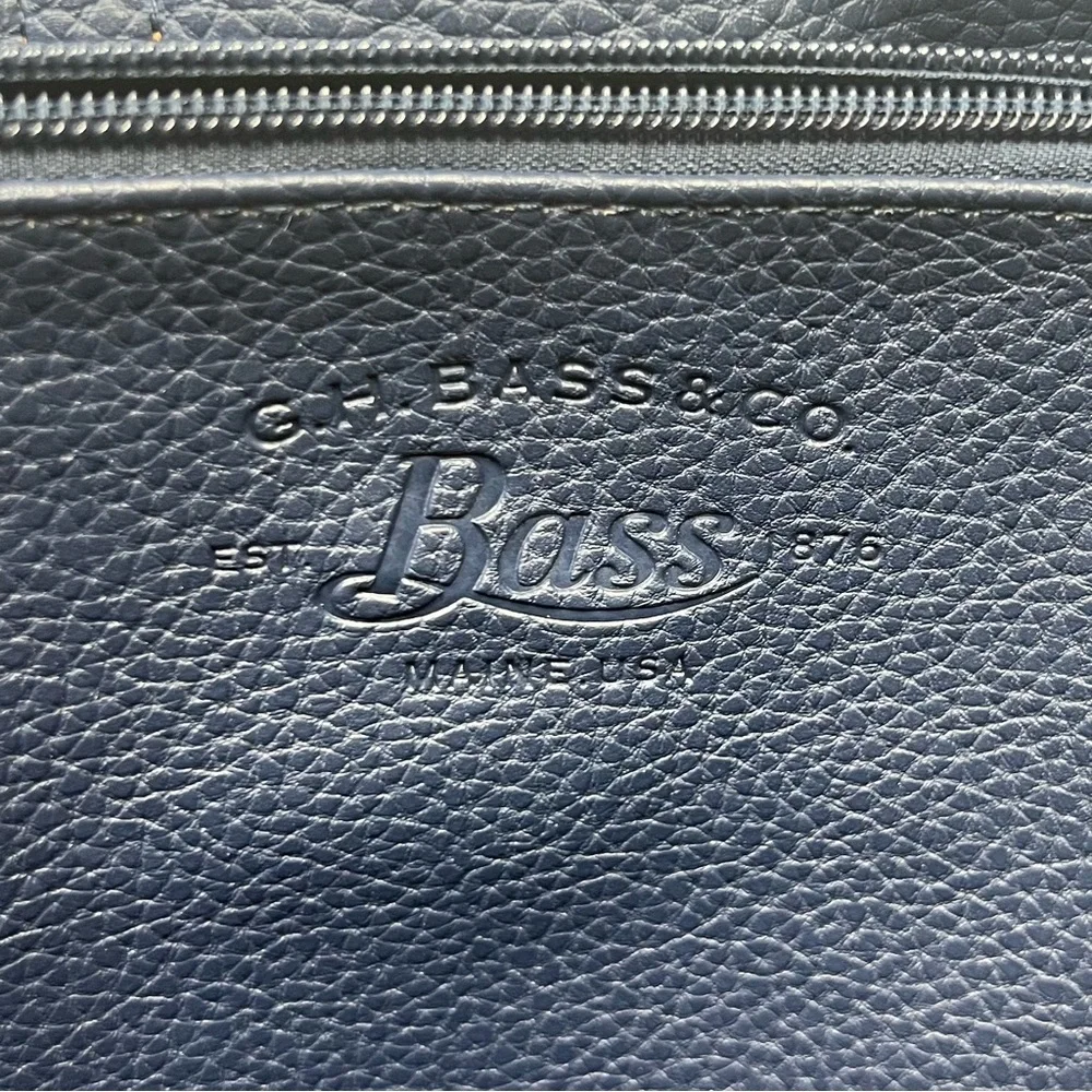 G.H. Bass & Co caramel vegan leather tote bag with navy blue crossbody strap - Picture 2 of 16